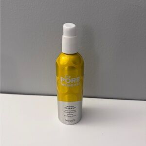 Benefit POREfessional Cleanser in Yellow and White